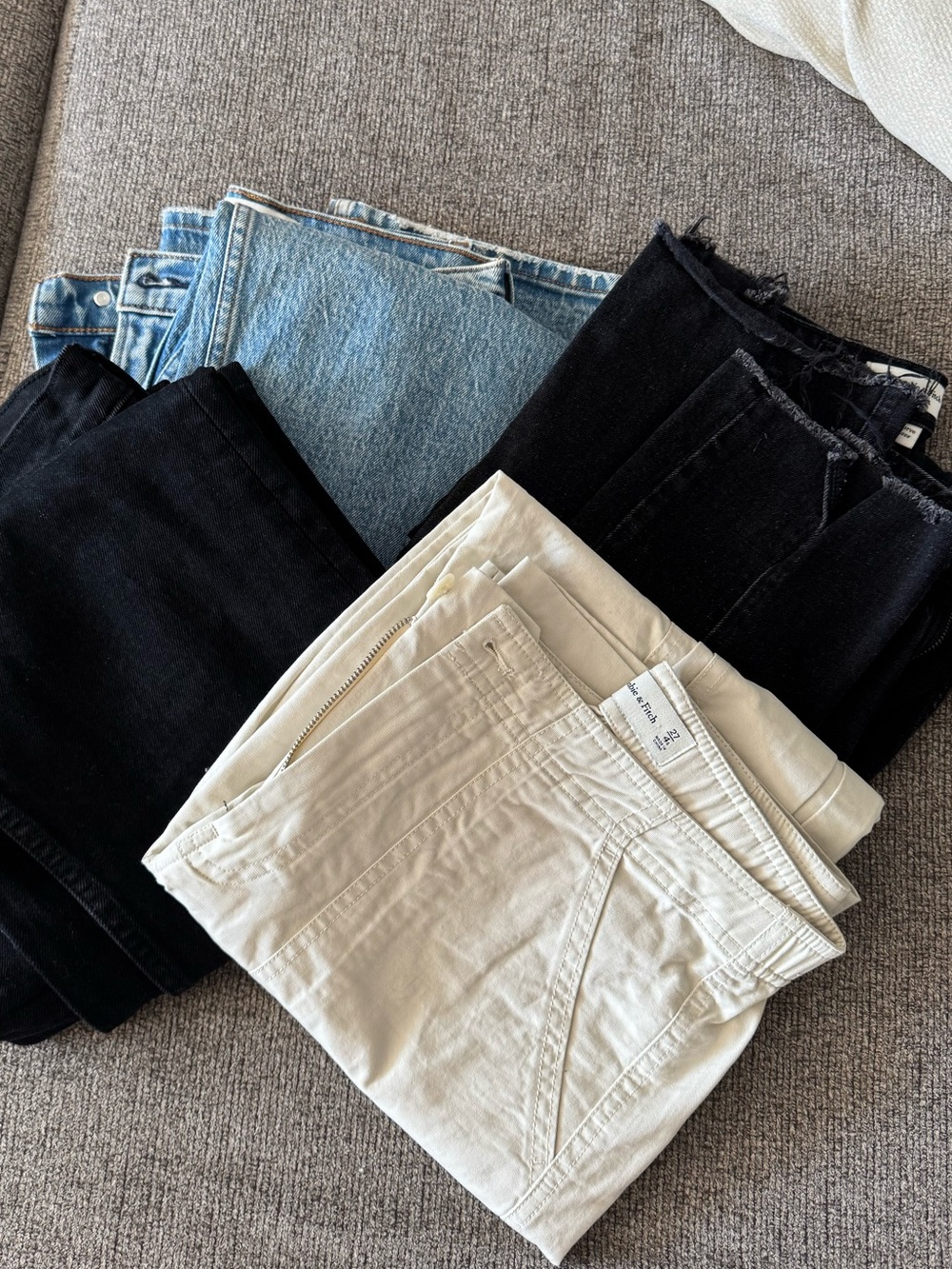 4 pairs of Abercrombie Jeans/Pants